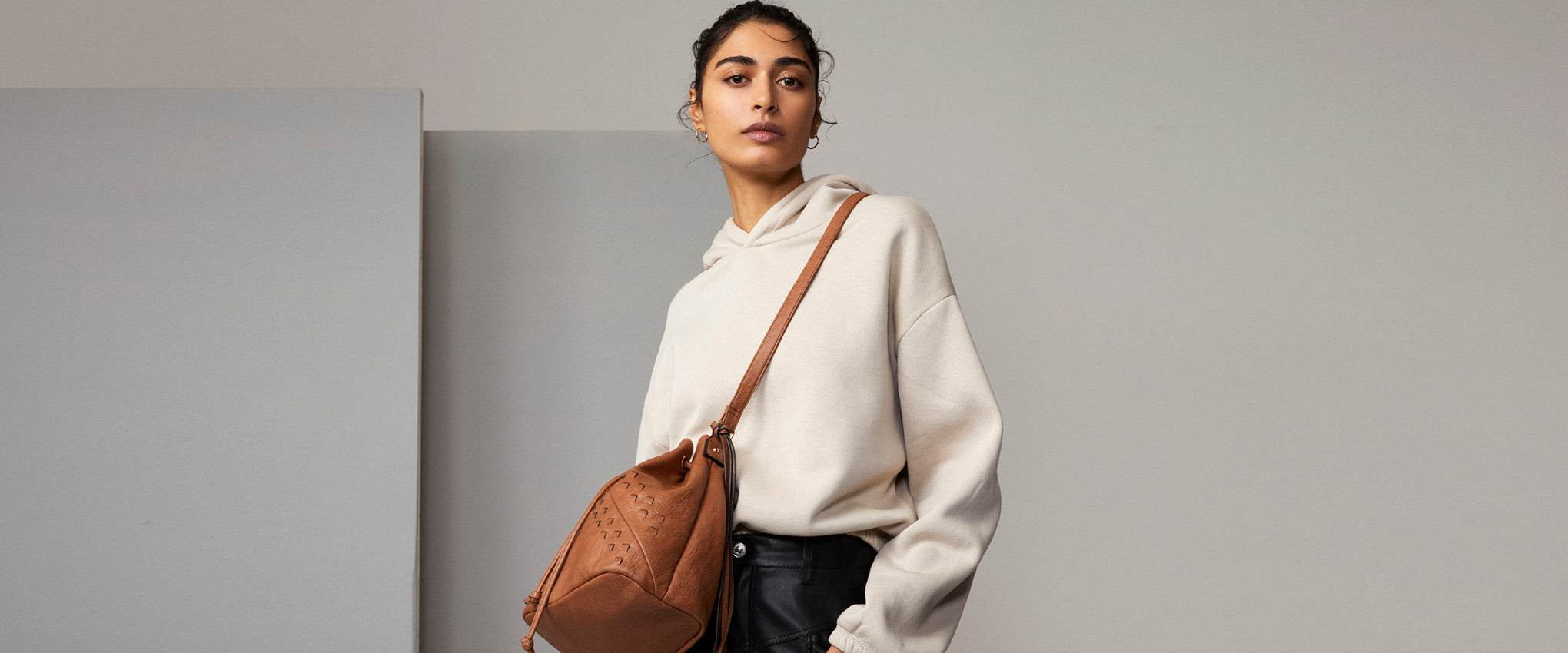 Graceful MM Women's Hobo Handbags | LOUIS VUITTON ®